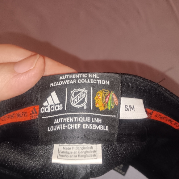 Men's baseball hat,  Adidas Chicago Blackhawks design - Picture 4 of 4